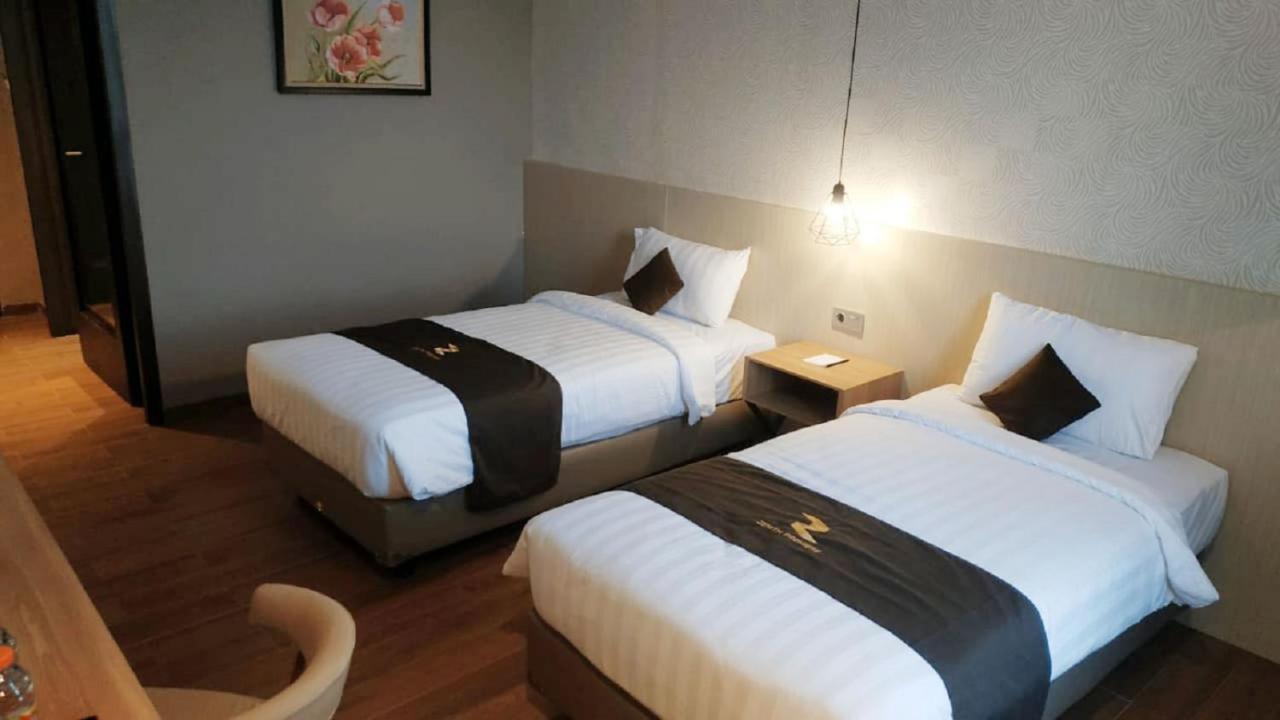 Zenith Premiere Hotel Baubau Ngoại thất bức ảnh