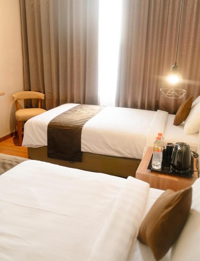 Zenith Premiere Hotel Baubau Ngoại thất bức ảnh