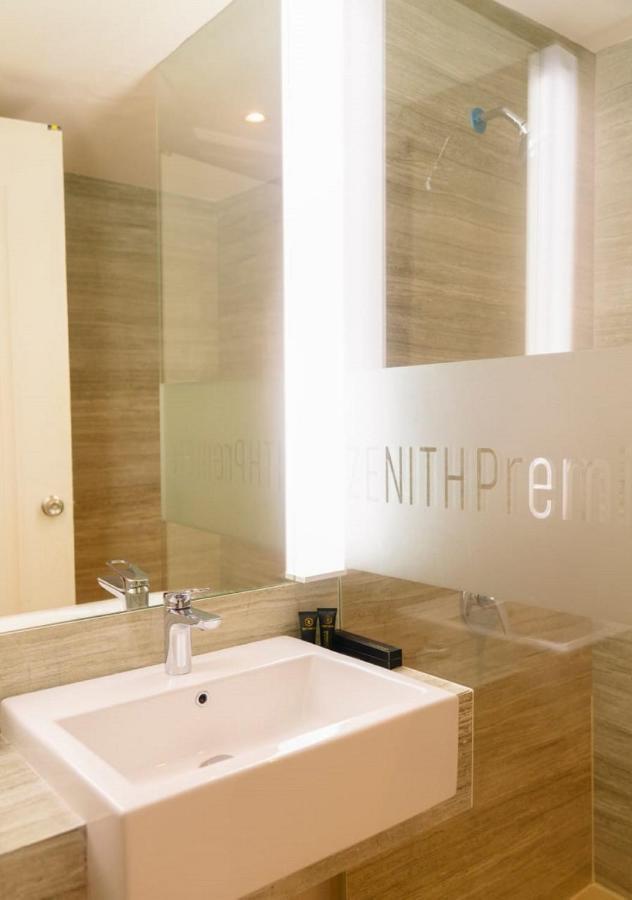 Zenith Premiere Hotel Baubau Ngoại thất bức ảnh